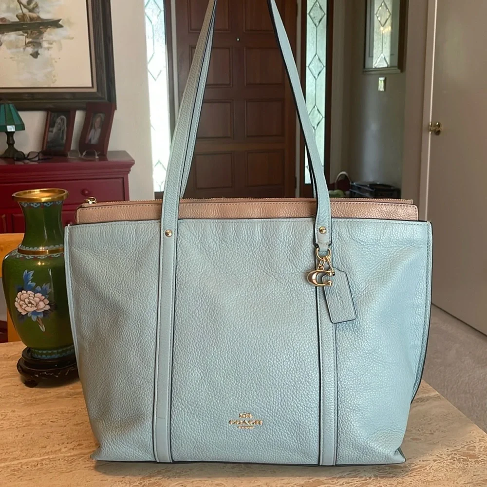 🌹COACH JOY Minty Blue Leather Extra Large Tote! - Picture 2 of 16